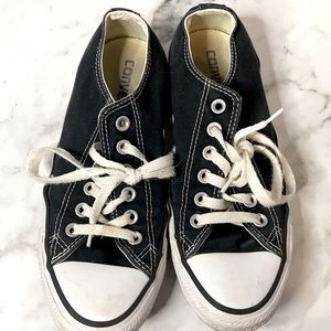 Black low top converse
